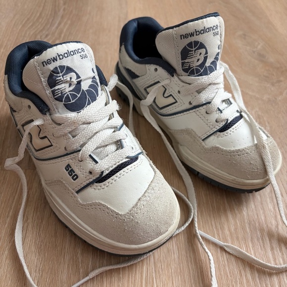 New Balance 550 Youth Sneakers in White and Blue - Picture 2 of 5
